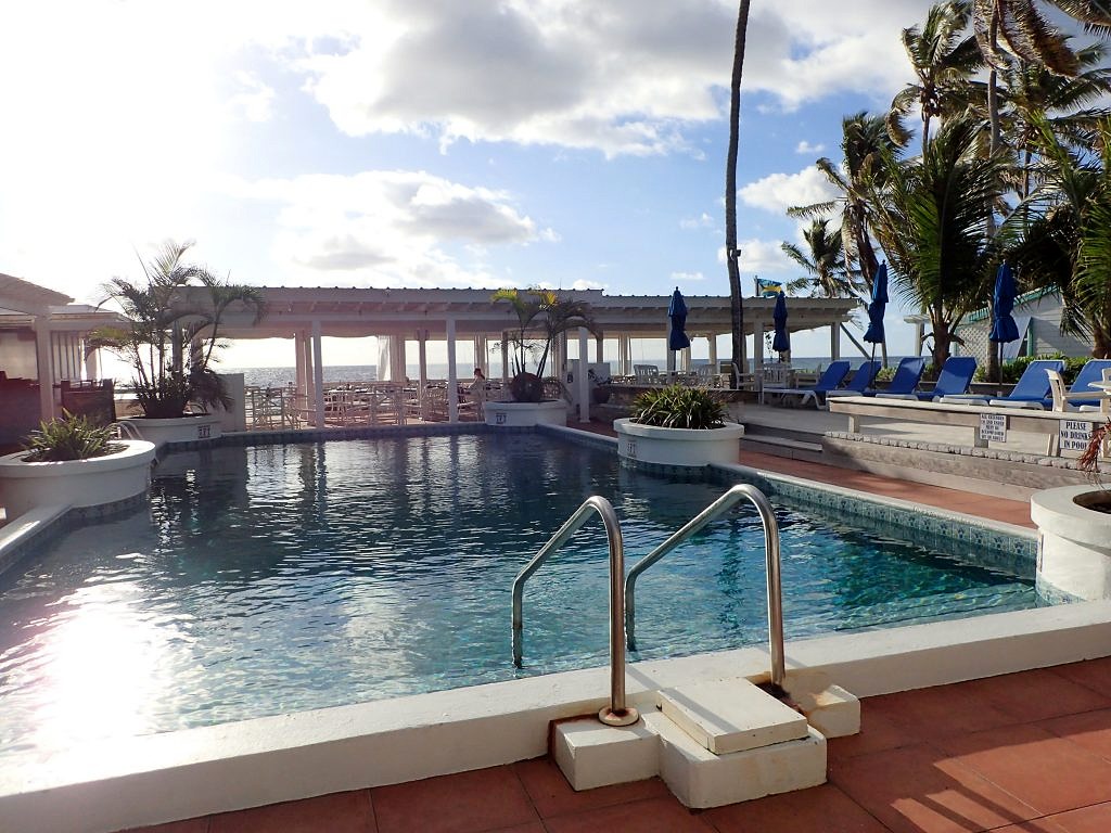bahamas-elbow cay-hope town harbour lodge-pool