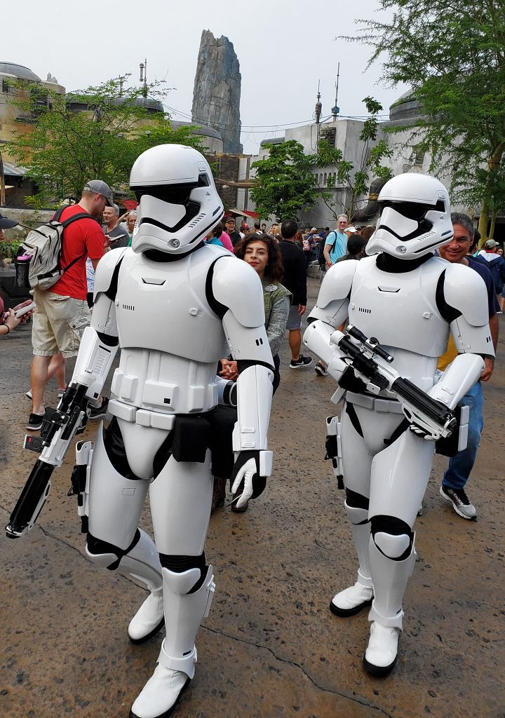 storm troopers-Galaxy's Edge 