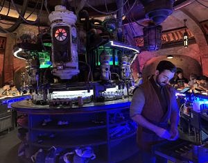 galaxy's edge-oga's cantina-drinks